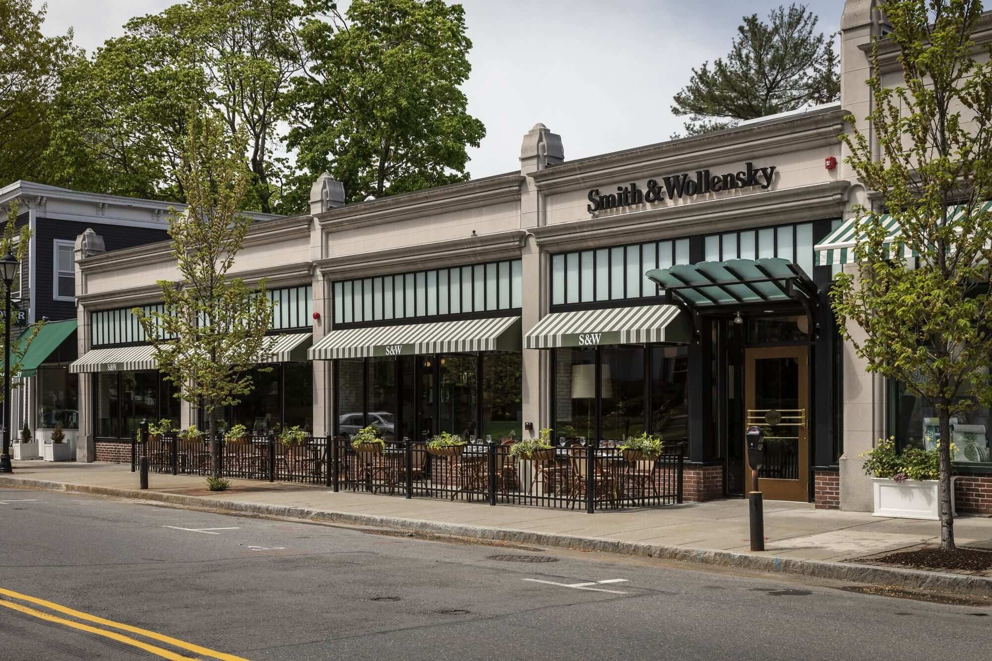 Smith & Wollensky Wellesley restaurant exterior photo