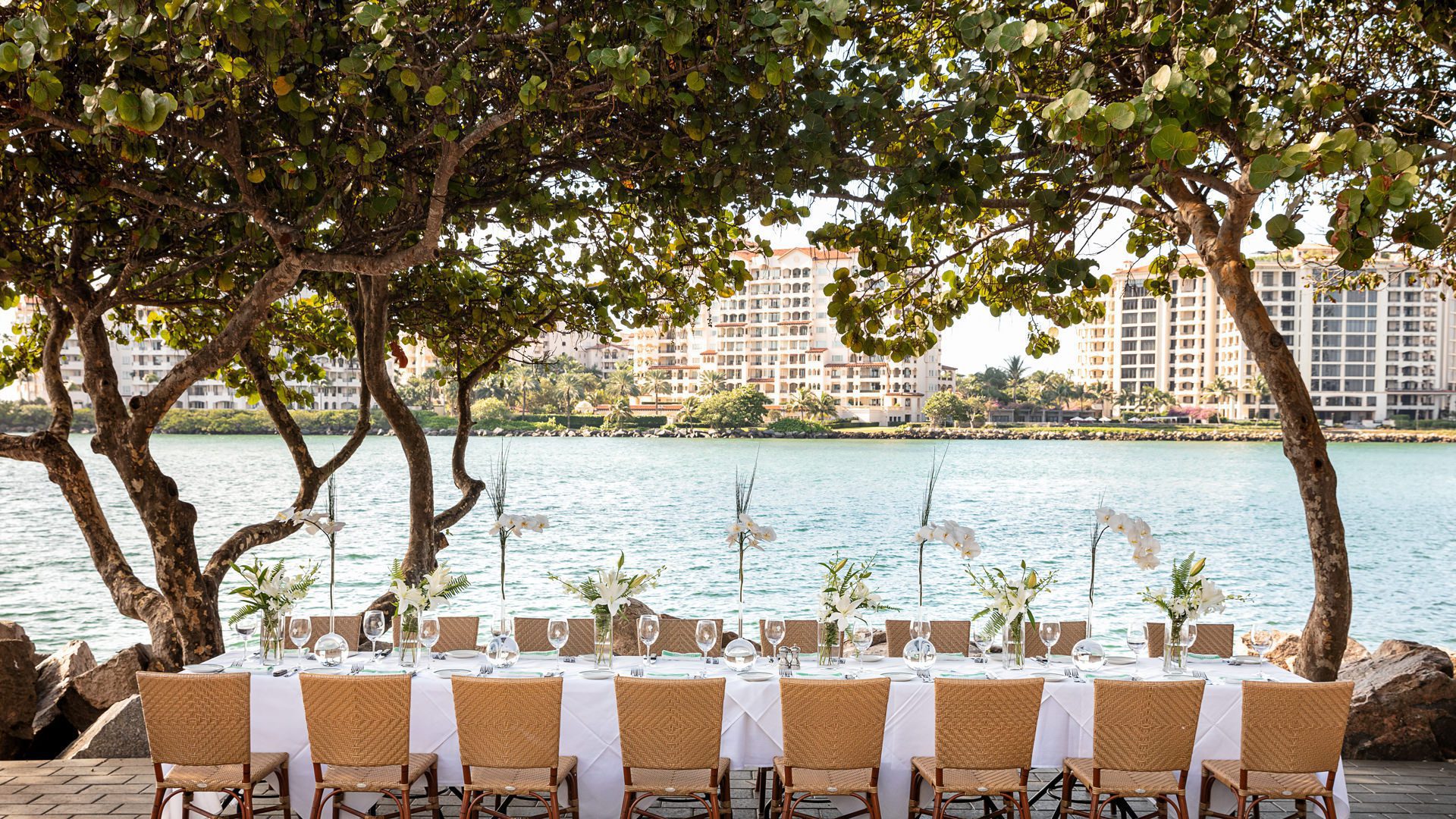 S&W Miami outdoor table